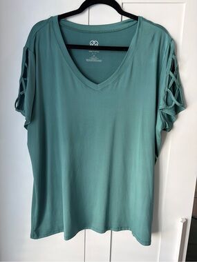 Daisy Fuentes Teal V-Neck Short Sleeve Top with Lattice Sleeve Detail